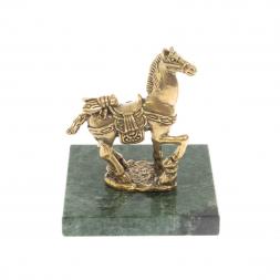 Статуэтка "Лошадь с мухой " из змеевика и бронзы 5,5х5,5х5,5 см