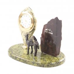 Сувенирные часы &amp;quot;Верблюд&amp;quot; бронза, камень змеевик, яшма