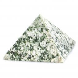 Пирамида из жадеита 5,5х5,5х3 см бело-зеленая