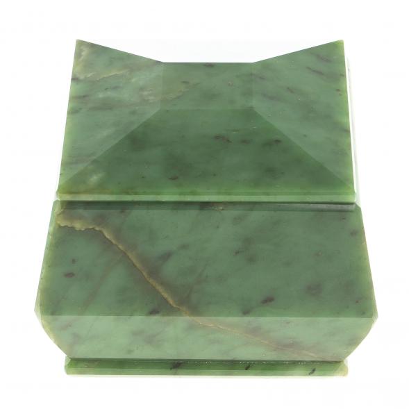 Шкатулка из нефрита &amp;quot;Талисман&amp;quot; 8,5х8,5х7 см 123893