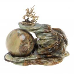 Композиция "Георгий Победоносец" с шаром из офиокальцита 7 см