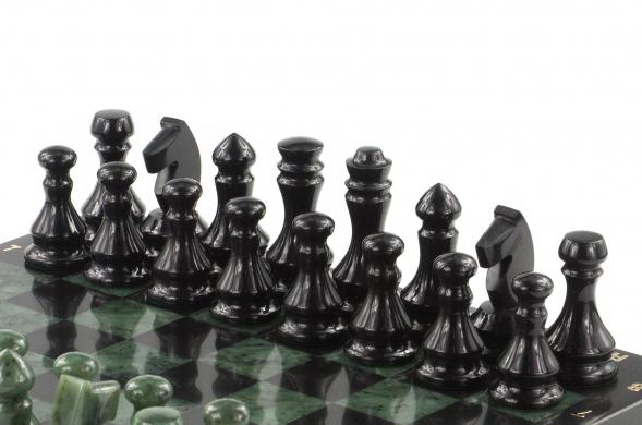 Каменные шахматы из нефрита и габродиабаза доска 38х38 см 120495