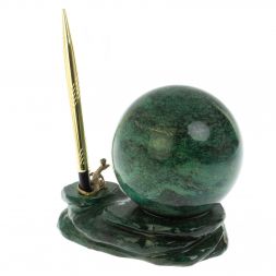 Композиция с шаром "Ящерица на скале" из змеевика