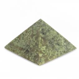 Пирамида из жадеита 4,5х4,5х3 см