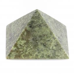 Пирамида из жадеита 4,5х4,5х3 см