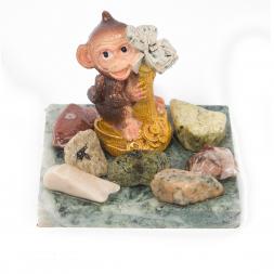 Сувенир "Обезьянка на пальме с деньгами №2" змеевик