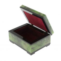 Шкатулка из нефрита 9х6,5х4,5 см