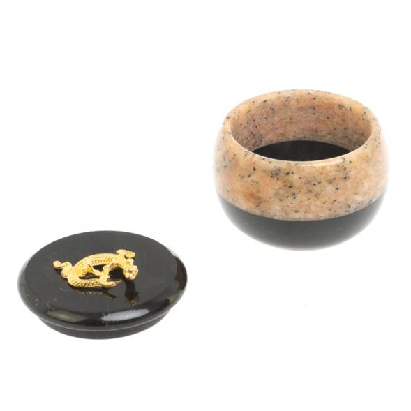 Шкатулка круглая из розового мрамора и черного змеевика 7х7х6 см 127698