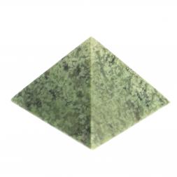 Пирамида из жадеита 4х4х3 см