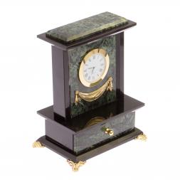 Часы из нефрита с выдвижным ящиком