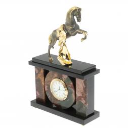 Часы &amp;quot;Конь с попоной&amp;quot; из яшмы
