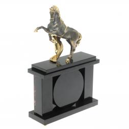 Часы &amp;quot;Конь с попоной&amp;quot; из яшмы