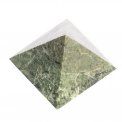 Пирамида из жадеита 3,5х3,5х2,5 см