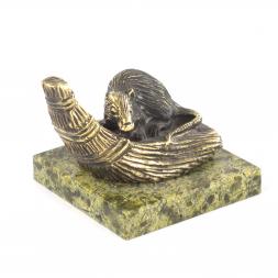 Сувенир "Крыса на венике" бронза змеевик