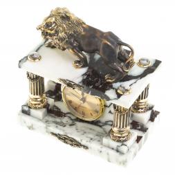 Каменные часы с бронзой "Лев на охоте" камень мрамор