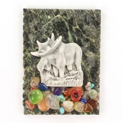 Магнит "Лось на траве" змеевик мрамолит