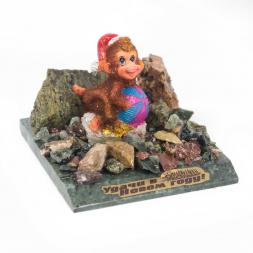 Сувенир "Обезьянка с мячом №3" змеевик