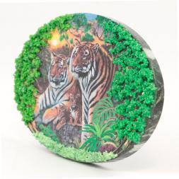 Панно из камня на подставке "Тигриная семья"