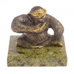 Обезьяна "Никому ничего не скажу" змеевик