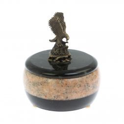 Шкатулка круглая &amp;quot;Орел&amp;quot; из розового мрамора и змеевика 10,5х10,5х13,5 см