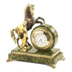 Настольные часы из бронзы и змеевика &amp;quot;Конь на дыбах&amp;quot;