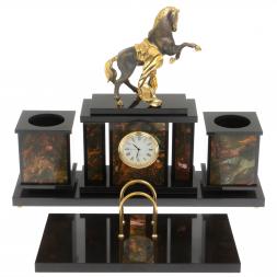 Настольный набор &amp;quot;Конь с попоной&amp;quot; из яшмы и долерита