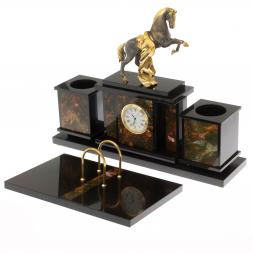 Настольный набор &amp;quot;Конь с попоной&amp;quot; из яшмы и долерита