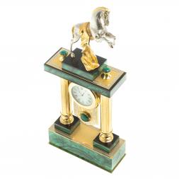 Каминные часы &amp;quot;Конь на дыбах&amp;quot; из малахита Златоуст