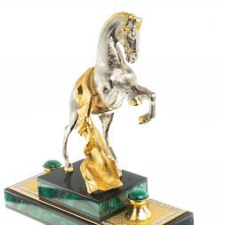 Каминные часы &amp;quot;Конь на дыбах&amp;quot; из малахита Златоуст