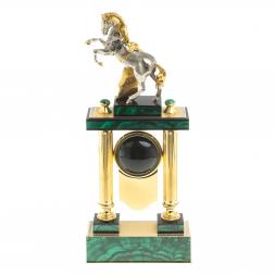 Каминные часы &amp;quot;Конь на дыбах&amp;quot; из малахита Златоуст