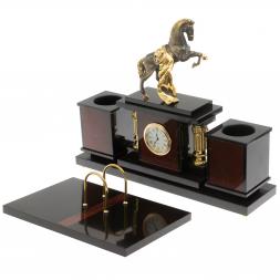 Настольный набор&amp;quot; Конь с попоной&amp;quot; из яшмы