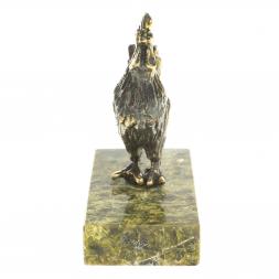 Статуэтка из бронзы на подставке из змеевика "Курочка"