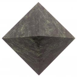 Пирамида из шабровского змеевика 10,5х10,5х6,5 см