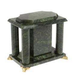 Часы из шабровского змеевика 17х12х17 см