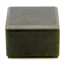 Шкатулка из нефрита 7х7х4,7 см