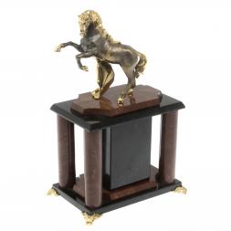 Часы "Конь с попоной" из лемезита