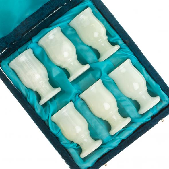 Набор рюмок из белого оникса в футляре 4х6,5 см 20 мл (1,5х3) 6 шт 123953