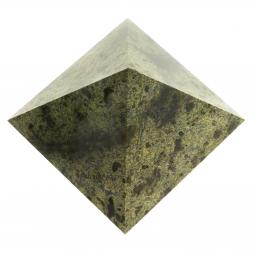 Пирамида 8х8х7 см камень змеевик