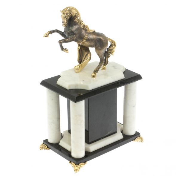 Часы &amp;quot;Конь с попоной&amp;quot; из мрамора 129252