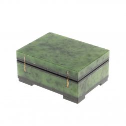 Шкатулка из нефрита 9,5х7х4,5 см