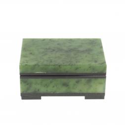 Шкатулка из нефрита 9,5х7х4,5 см