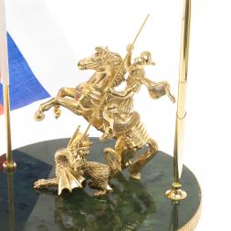 Статуэтка "Георгий Победоносец" с флагом РФ на нефрите 20х20х27 см