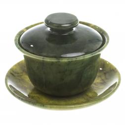 Гайвань из камня нефрит на блюдце