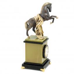 Часы &amp;quot;Конь с попоной&amp;quot; офиокальцит