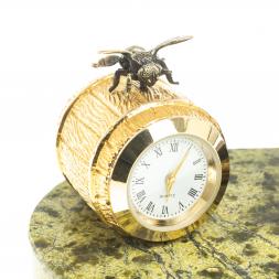 Часы из бронзы &amp;quot;Медведь с пчелой&amp;quot; змеевик