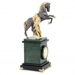 Часы &amp;quot;Конь с попоной&amp;quot; змеевик офиокальцит