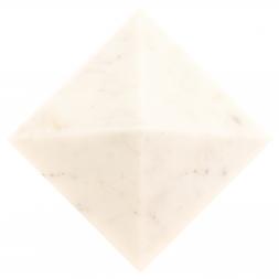 Пирамида из белого мрамора 6,5х6,5х5,3 см