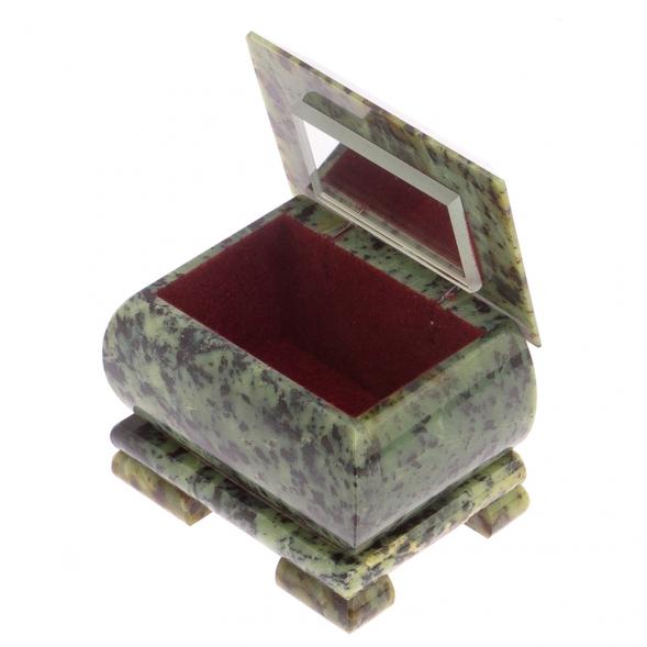 Шкатулка из нефрита 8х5,5х6 см 126037