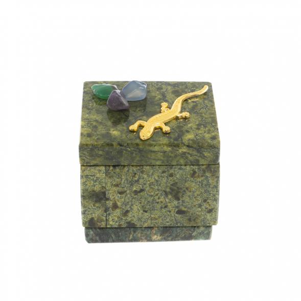 Шкатулка квадратная с ящерицей из змеевика 5,5х5,5х5,5 см 129462
