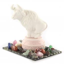 Сувенир &amp;quot;Бык на подставке&amp;quot; из мрамолита и змеевика